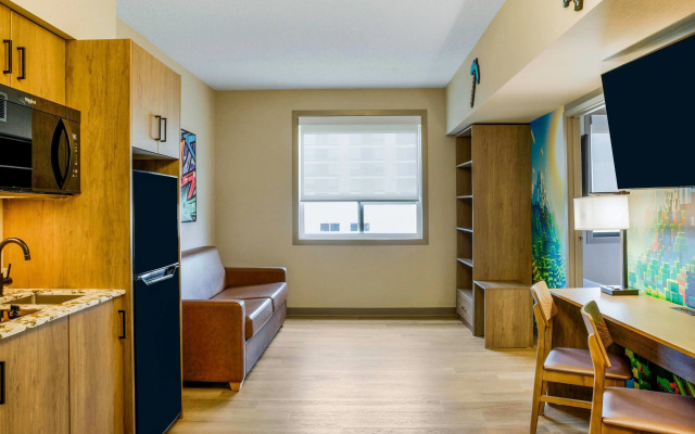 Days Inn & Suites by Wyndham West Edmonton