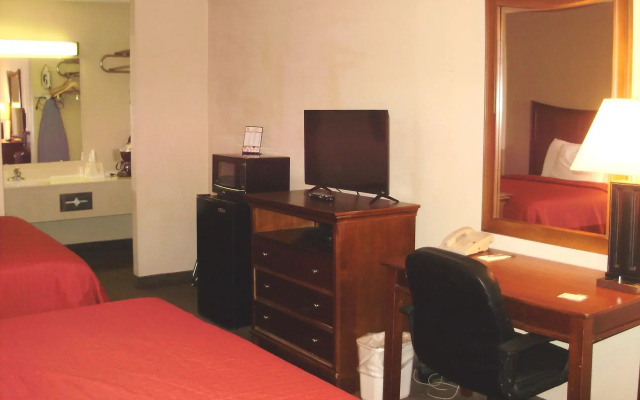 Trade Winds Central Inn