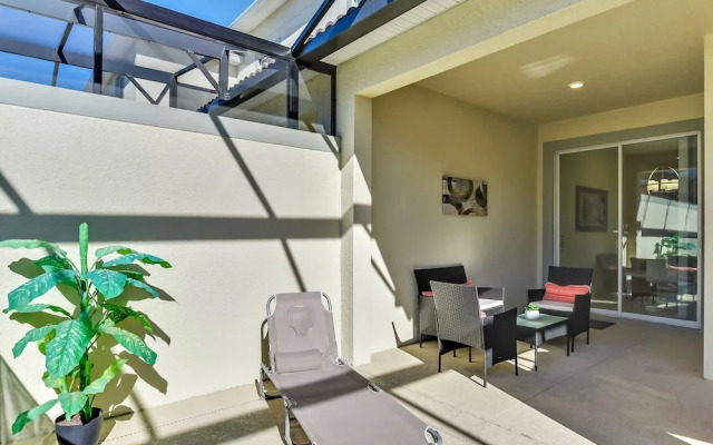 Romeo Circle Stoey Lake