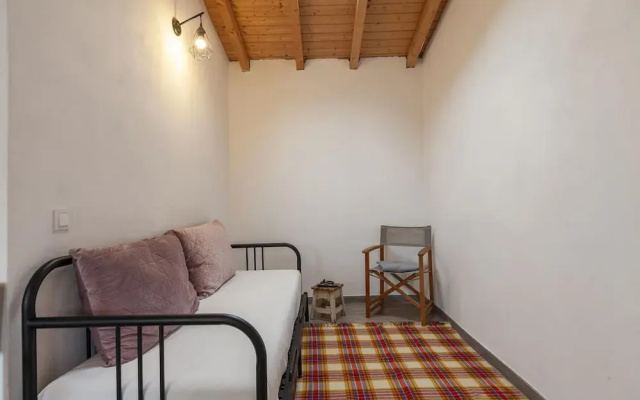 A28 - Castela Street Townhouse in Espiche