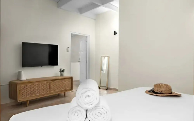 Newly Renovated Amazing Location Private Pool