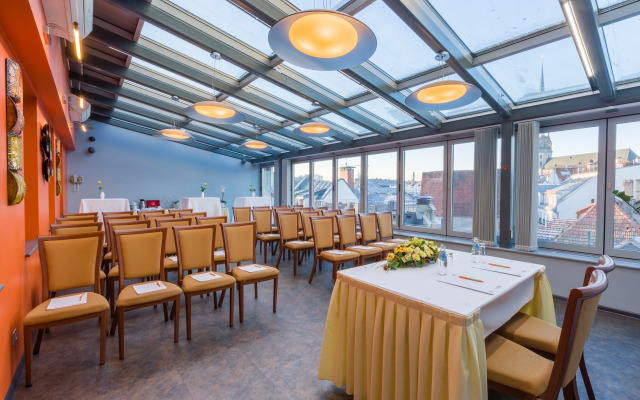 Avalon Hotel & Conferences