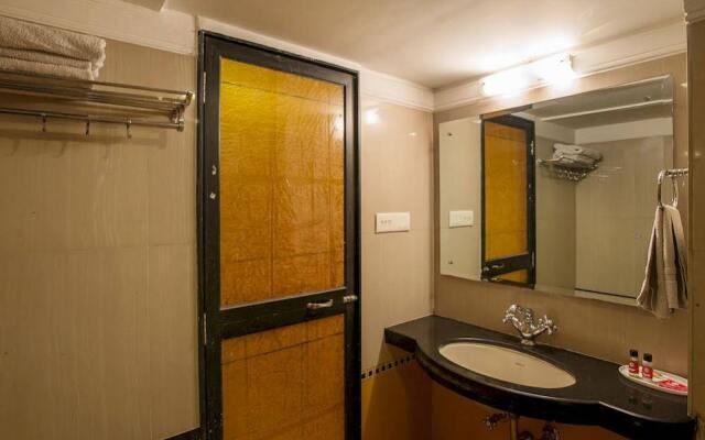 OYO Rooms Lal Kothi Shopping Center