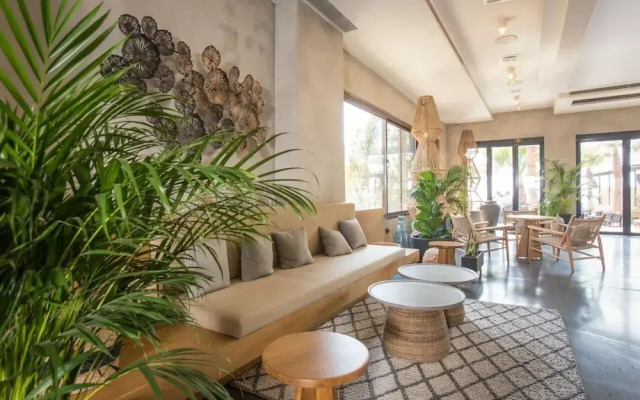 Bebatroun Beach Hotel