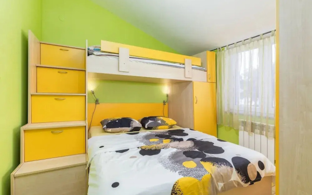 Apartment in Liznjan Near Bora Beach