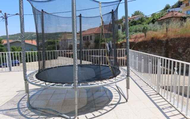 Lovely 3-bed House in Queimada Ideal for Families