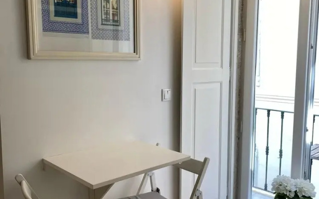 Modern Studio in the Historic Center of Bica