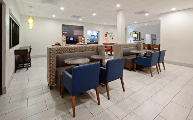 Holiday Inn Express & Suites Rancho Mirage - Palm Spgs Area by IHG