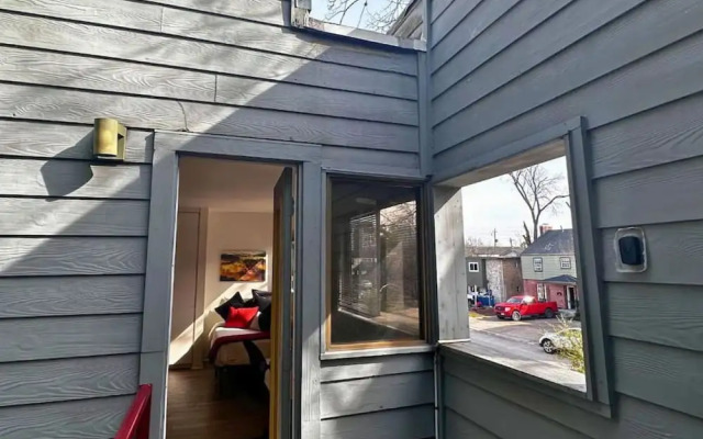 Poolside Comfort in Montrose