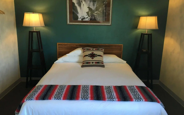 The Riverside Ranch RV Park, Motel & Campground