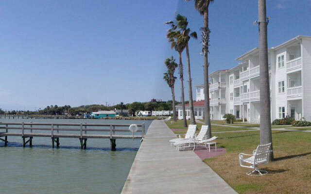 Lighthouse Inn At Aransas Bay