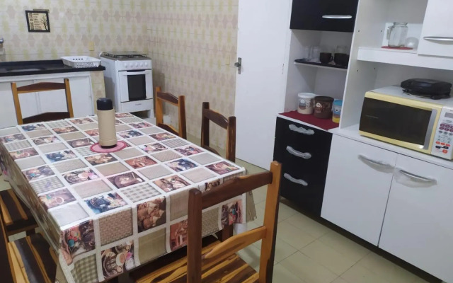 Espaçoso Apartamento na Praia do Futuro c/ 3 Qts.