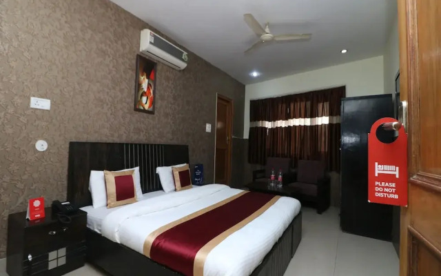 OYO 9848 Hotel Dev Palace
