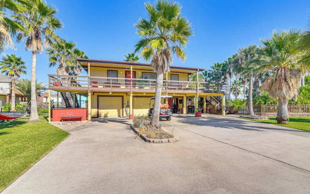 Private Pool, Deck & Patio: Galveston Oasis!
