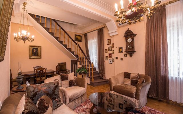 Lia's Guest House