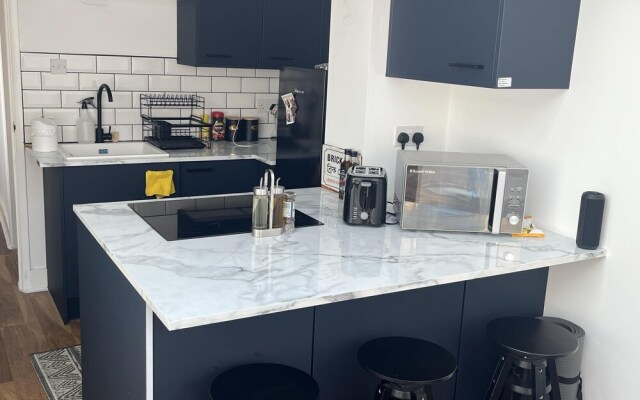 Newly Refurbished 1-bed Apartment in Croydon Se25