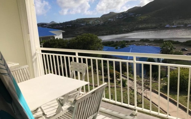 Studio with lake view balcony and wifi at Saint Martin — фото 3