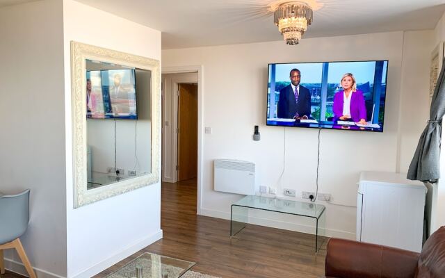 2 Bedroom Central Apartment With Parking
