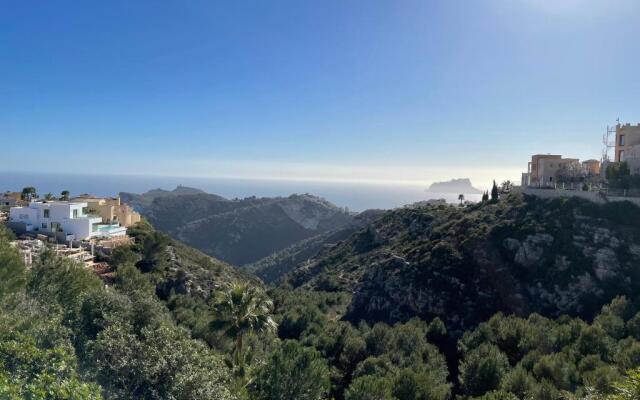 Tranquility, sun, breathtaking views & 7 minutes drive to sea