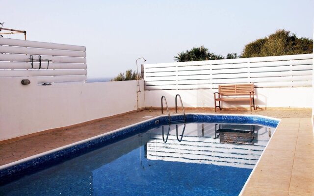 Villa Only 50m To The Sea, Sleeps 12, Polis