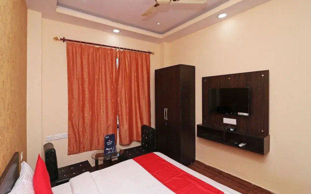 OYO 13483 Hotel Aradhya's