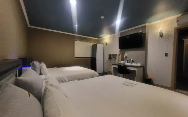 GoldenRoot Hotel in Gimhae