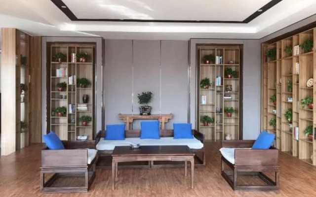 Riyue Lake Culture Hotel