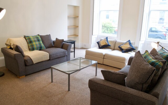 3 Bedroom Apartment In Edinburgh