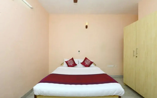 OYO 10098 Home Compact 1BHK White Town