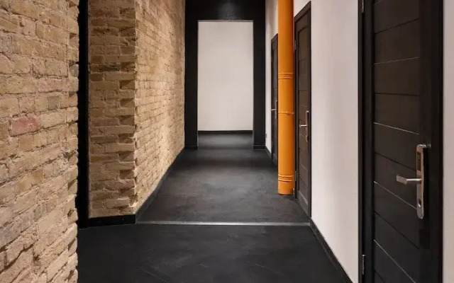 Globe Runner Hotel & Hostel