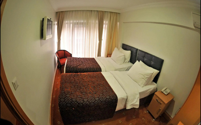 Palace Point Hotel