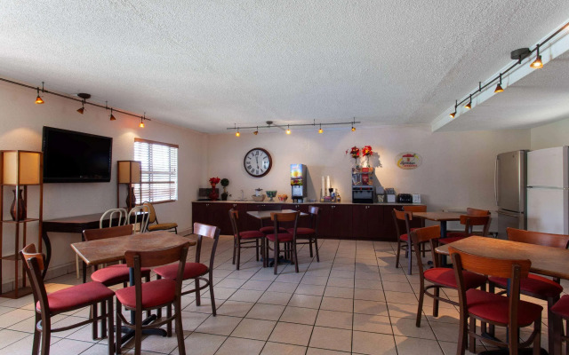 Super 8 by Wyndham Kissimmee