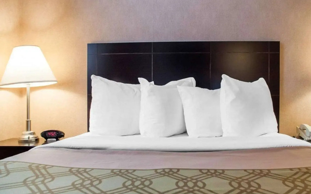 Woodstock Inn and Suites