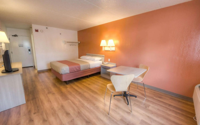 Motel 6 New Haven - Branford, CT