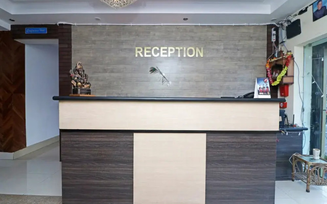 OYO 28044 Devki Palace Jain Hotel