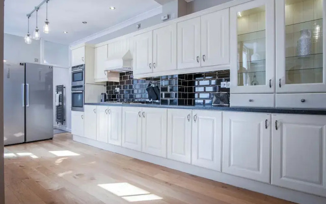 Overland Road 4 Bed House Mumbles