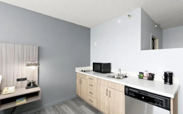 Studio 6 Suites Lake Havasu City, AZ