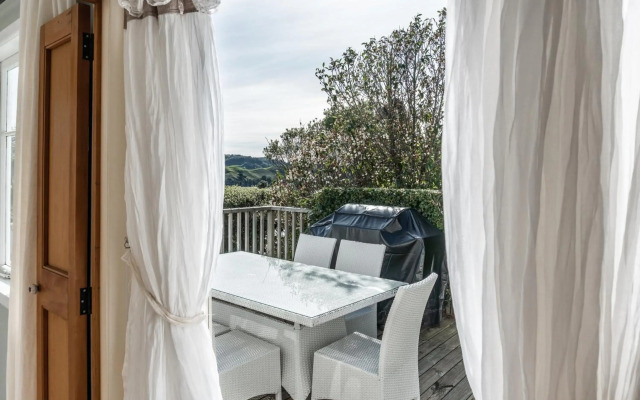 Kowhai Cottage & Studio