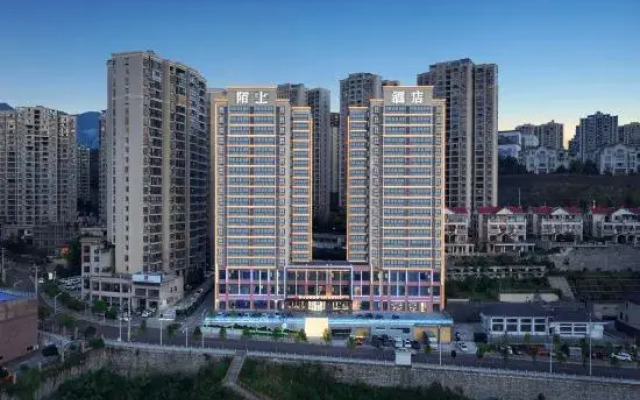 Moshang Light Luxury Hotel (Yichang Yigui Branch)