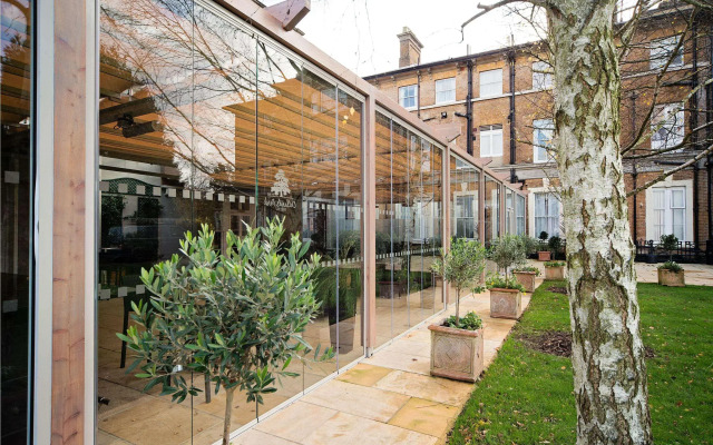 Oatlands Park Hotel