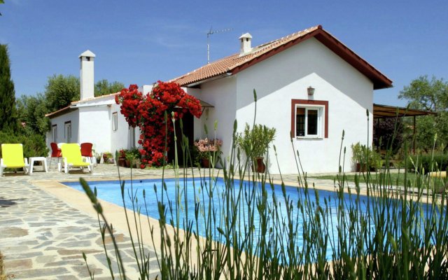 Cozy Cottage in Ronda with Swimming Pool
