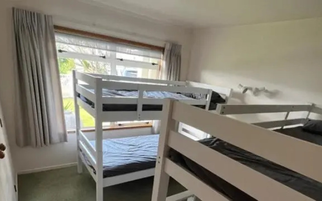 Baskervilla - Whangamata Holiday Home