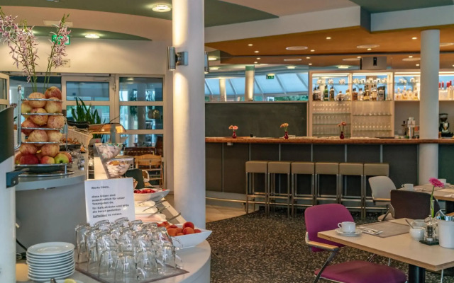 Globana Airport Hotel