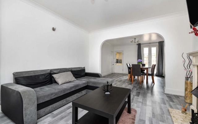 4br-10guests-parking-garden