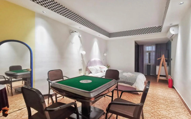 Locals Apartment House 42