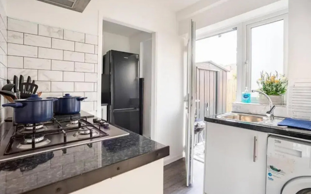 1 Bed-sleeps 4-free Parking-30 Min to Central Ldn