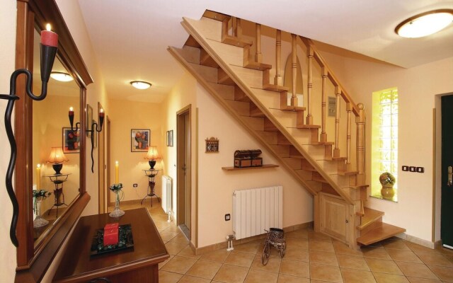 Beautiful Home in Labin With Wifi and 6 Bedrooms