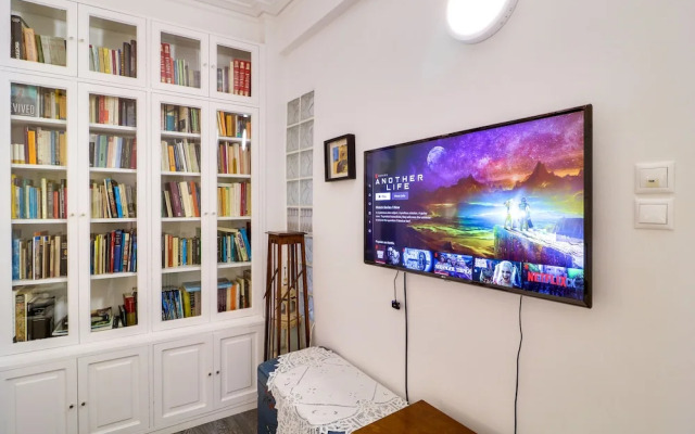 Plaka Elegant Apartment