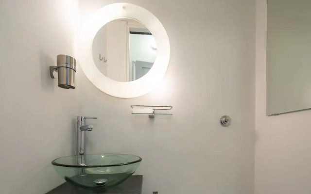 Central Station Apartment by Mmega