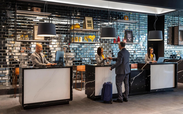 Ola Santiago Providencia, Tapestry Collection by Hilton